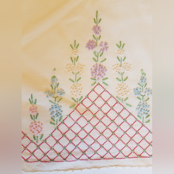 Cross Stitch Tablecloth Runner Floral - Picture 4 of 6